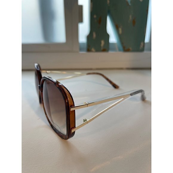 Modern Day Lux‎ Round Frame Cut Out Temple Detail Sunglasses Tortoise